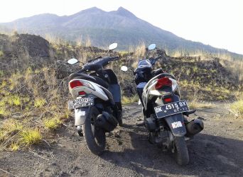 Riding to Batur - Motor